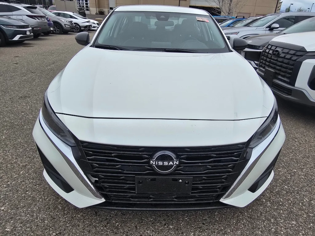 Used 2025 Glacier White Nissan SV image 7
