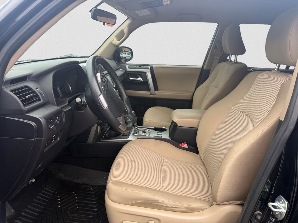 Used 2019 Midnight Black Metallic Toyota SR5 image 9