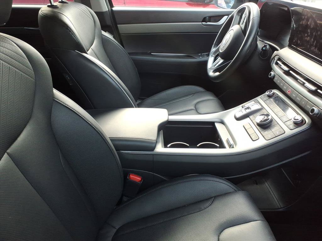 Used 2025 White Hyundai SEL image 13