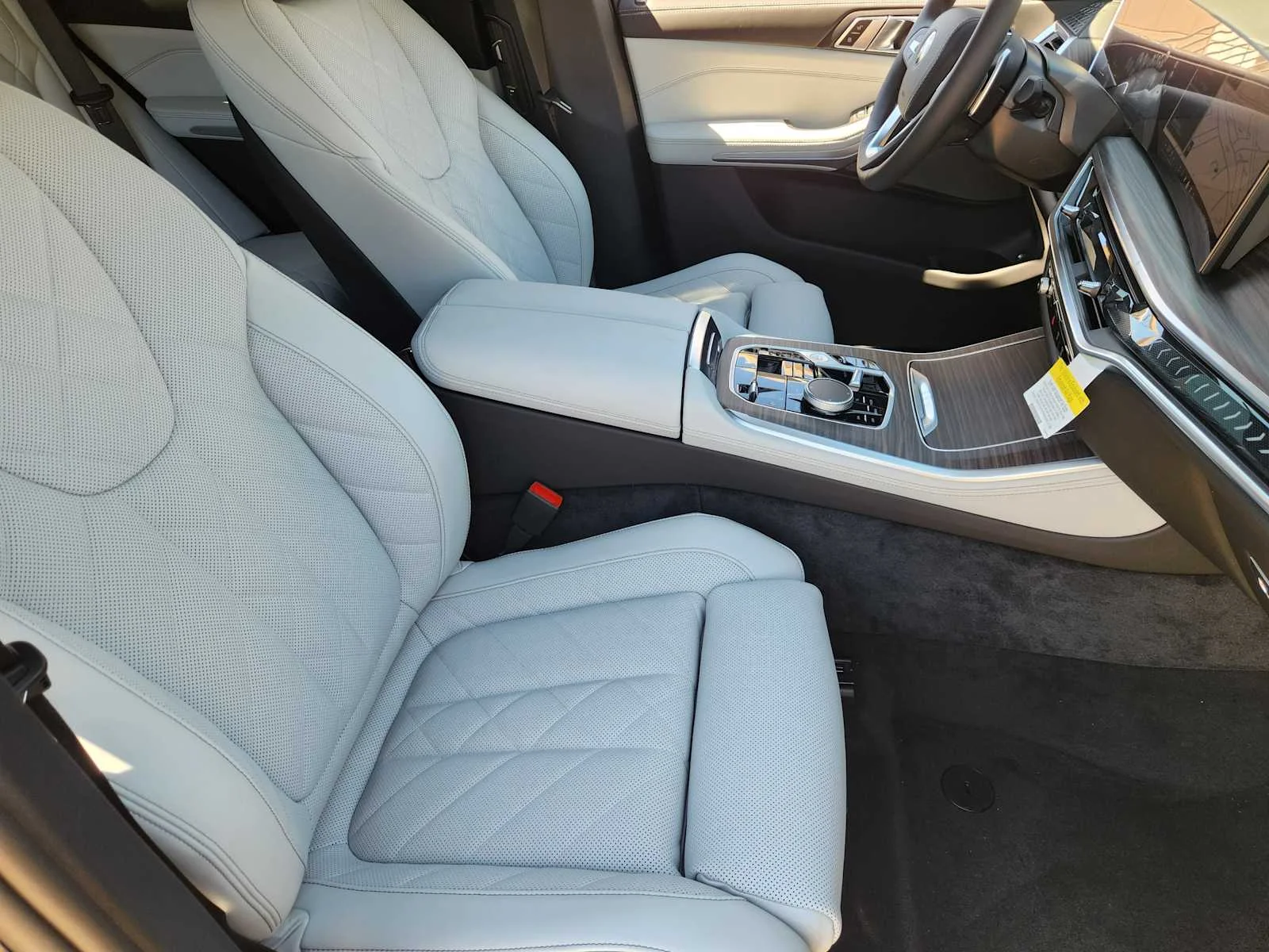 New 2026 Tanzanite Blue II Metallic BMW xDrive50e image 5