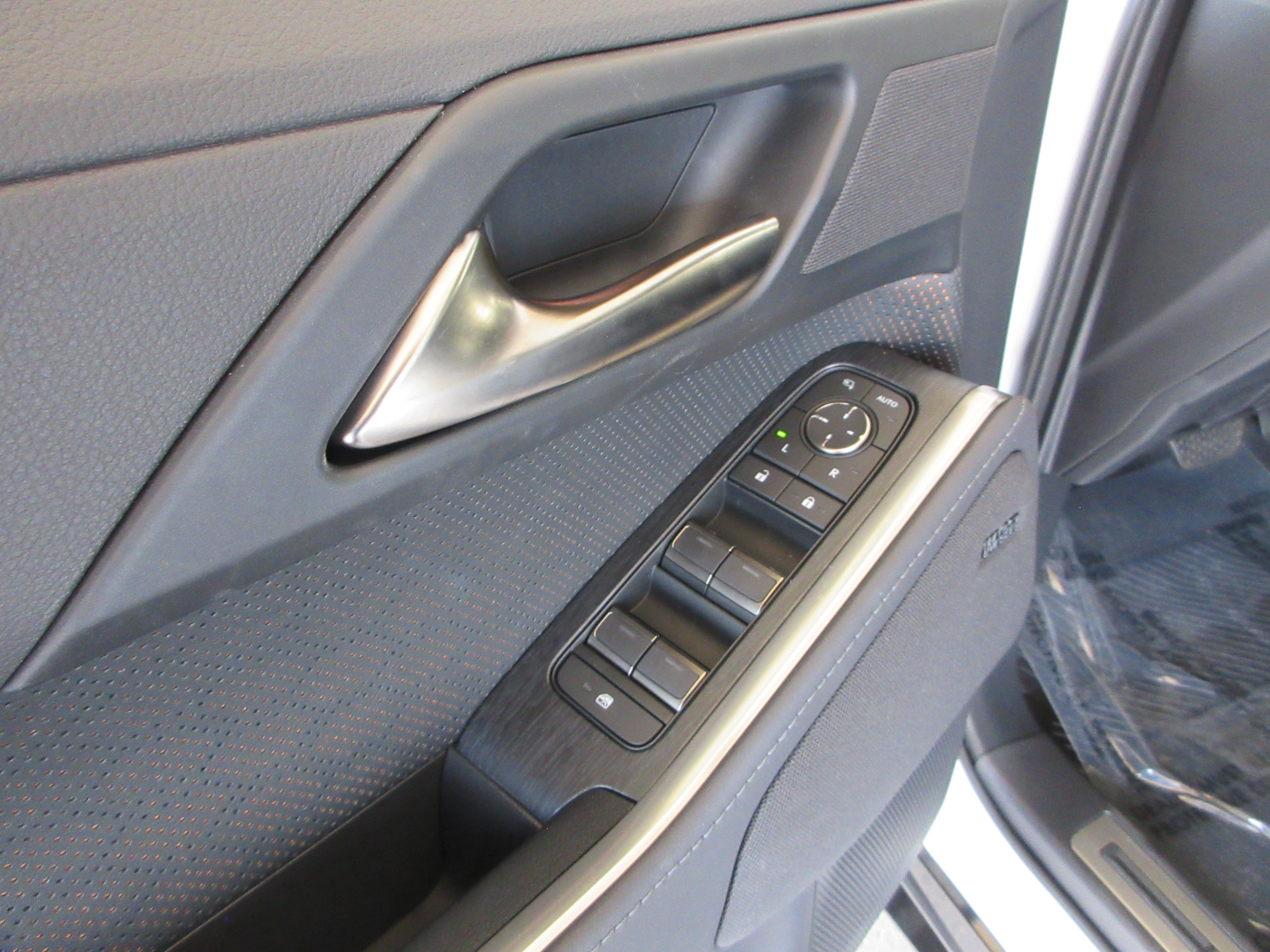 2026 Lexus GX Luxury - Photo 32