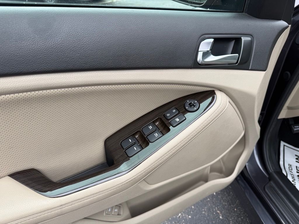 Used 2015 Gray Kia EX image 13