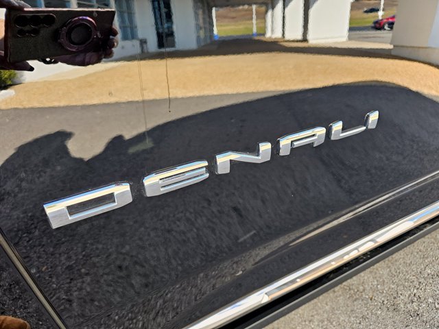 2024 GMC Yukon Denali Ultimate - Photo 10