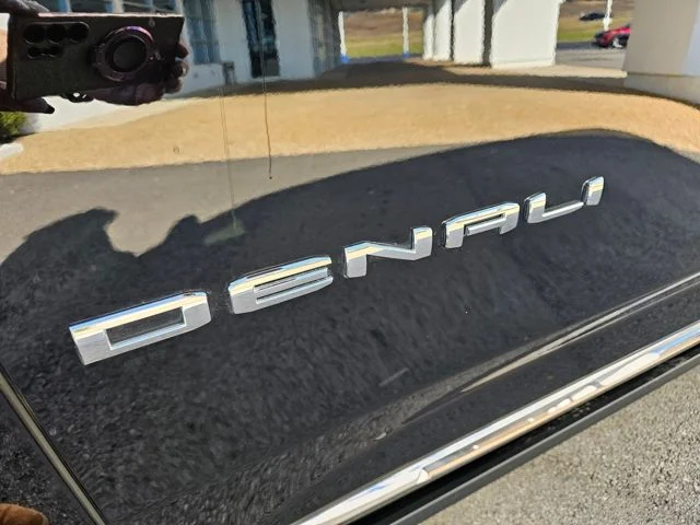 2024 GMC Yukon Denali Ultimate - Photo 10