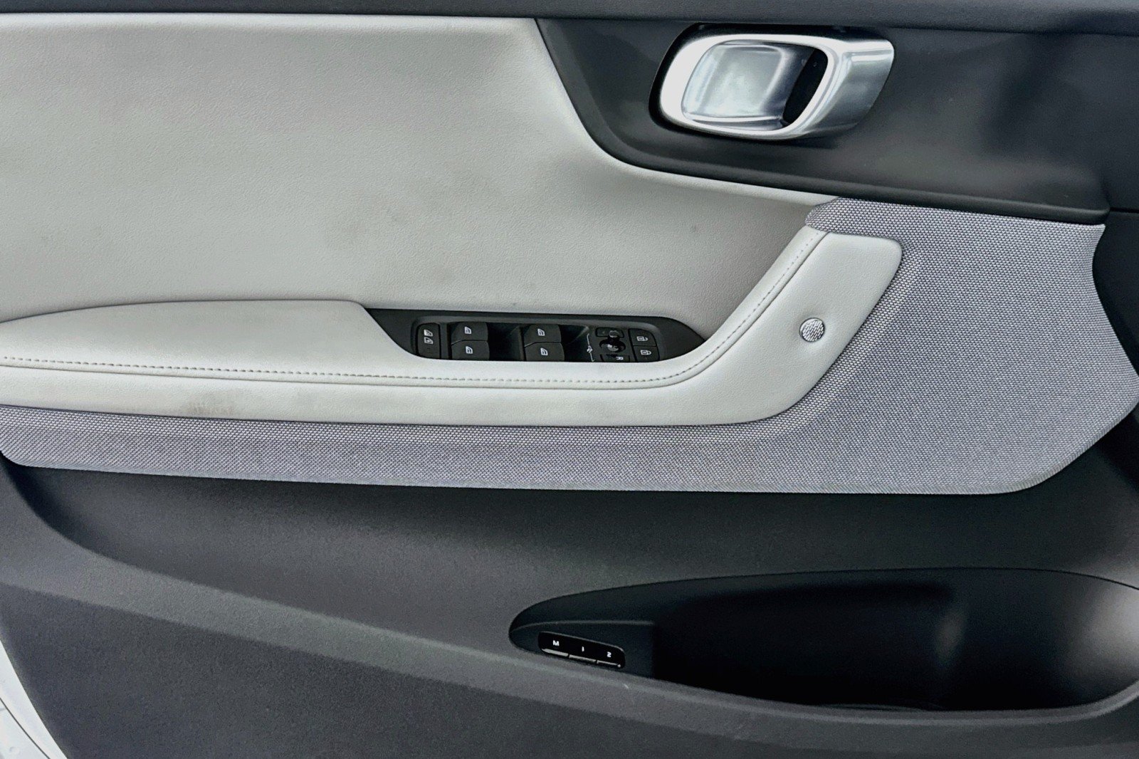 Used 2024 Snow Metallic Polestar Performance Plus image 19