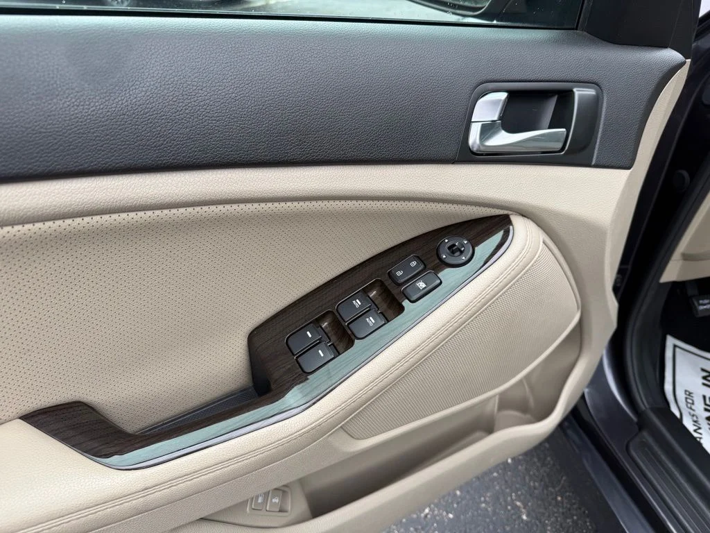 Used 2015 Gray Kia EX image 13