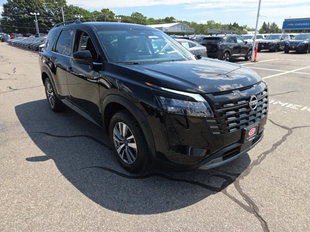 Used 2026 Black Nissan SL image 3
