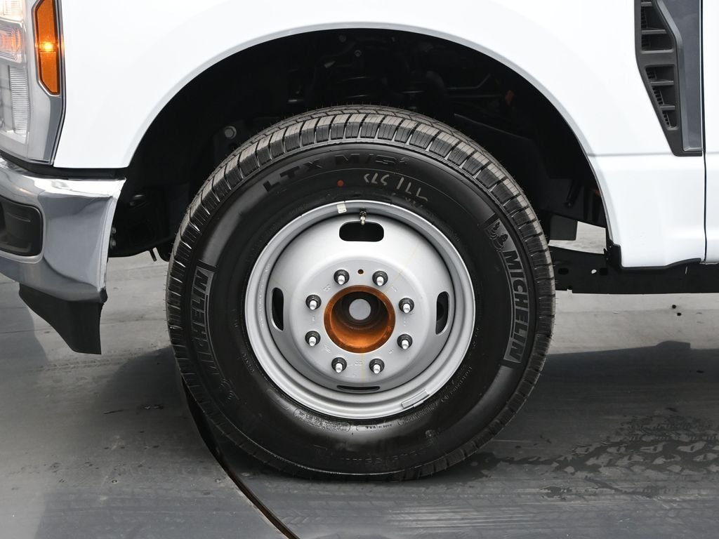 New 2026 Oxford White Ford XL image 17
