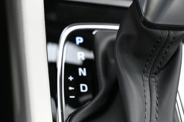 New 2026 White Hyundai SE FWD image 27