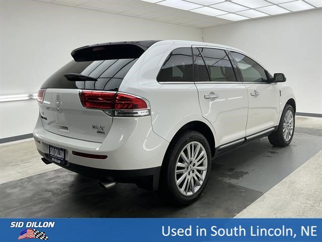 Used 2013 White Platinum Metallic Tri-Coat Lincoln AWD 4DR SUV image 4
