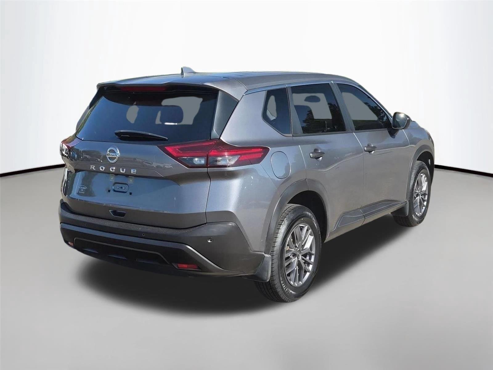 Used 2021 Gun Metallic Nissan S image 5