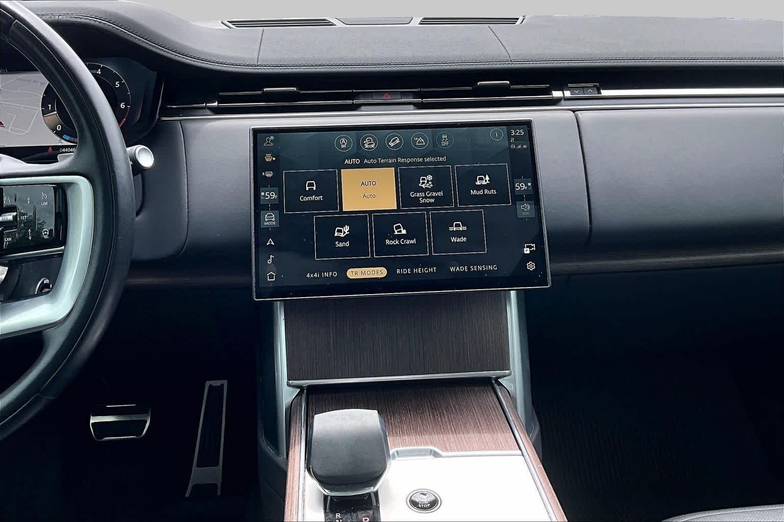 Used 2025 Charente Grey Premium Metallic Land Rover SE image 7