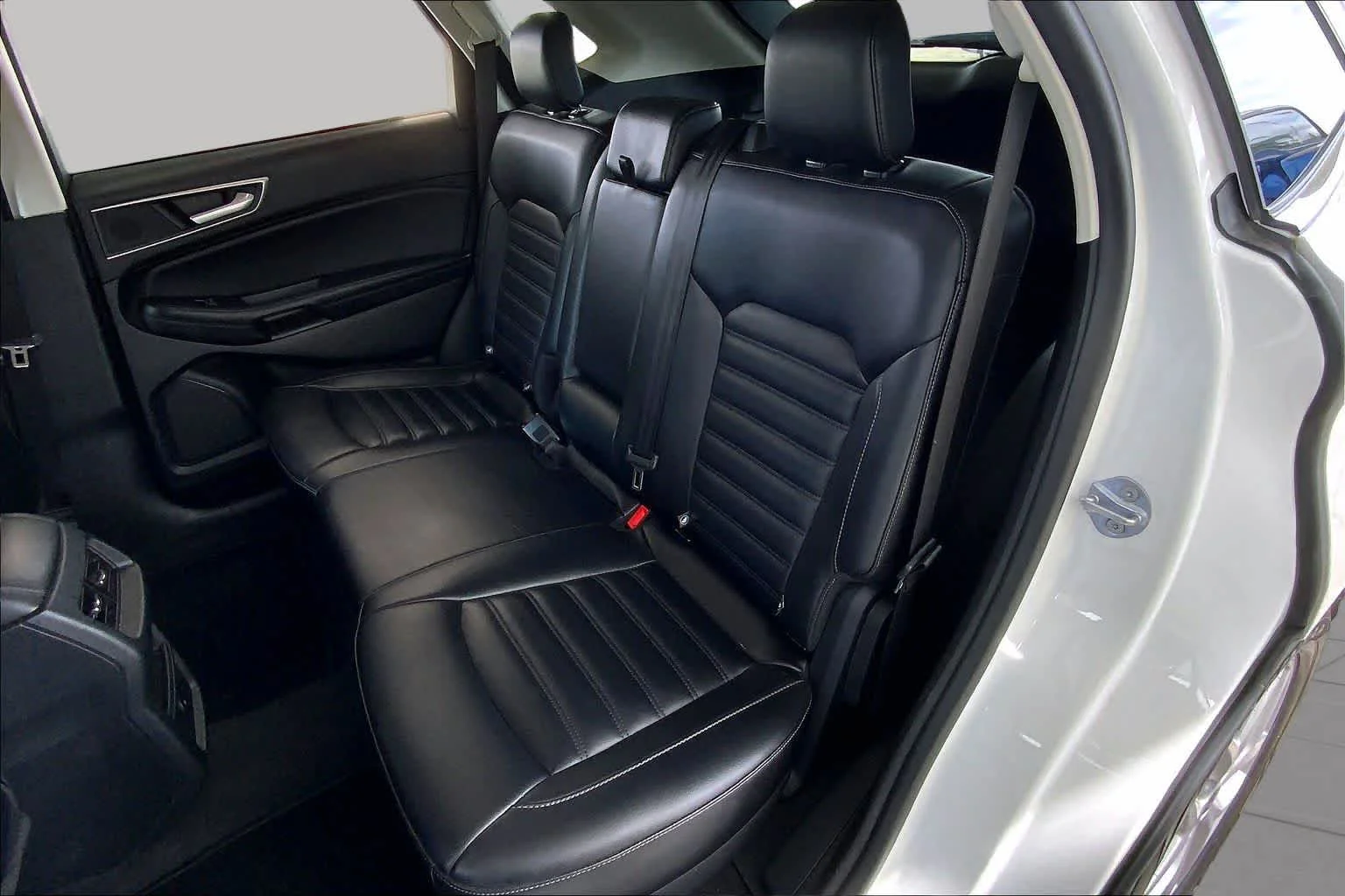 Used 2024 Oxford White Ford SEL image 21