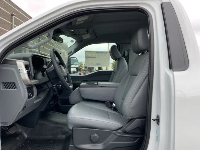 2025 Ford F-350 Super Duty Chassis Cab XLT - Photo 11
