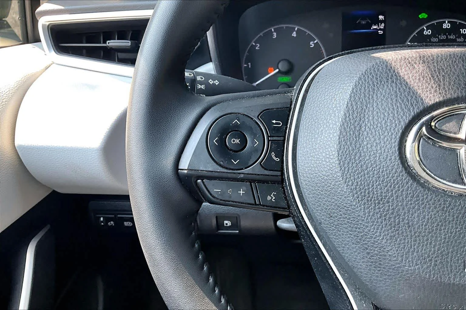 Used 2025 Underground Toyota Hybrid SE image 22