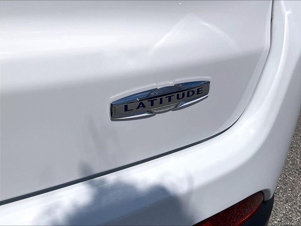 Used 2024 White Jeep Latitude image 28