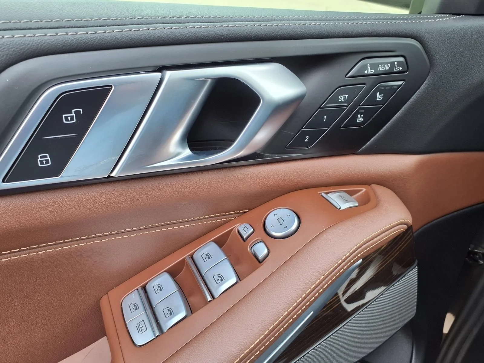Used 2024 Green BMW M60i image 22
