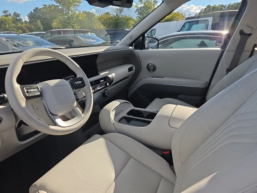 Used 2026 Black Hyundai SEL image 3