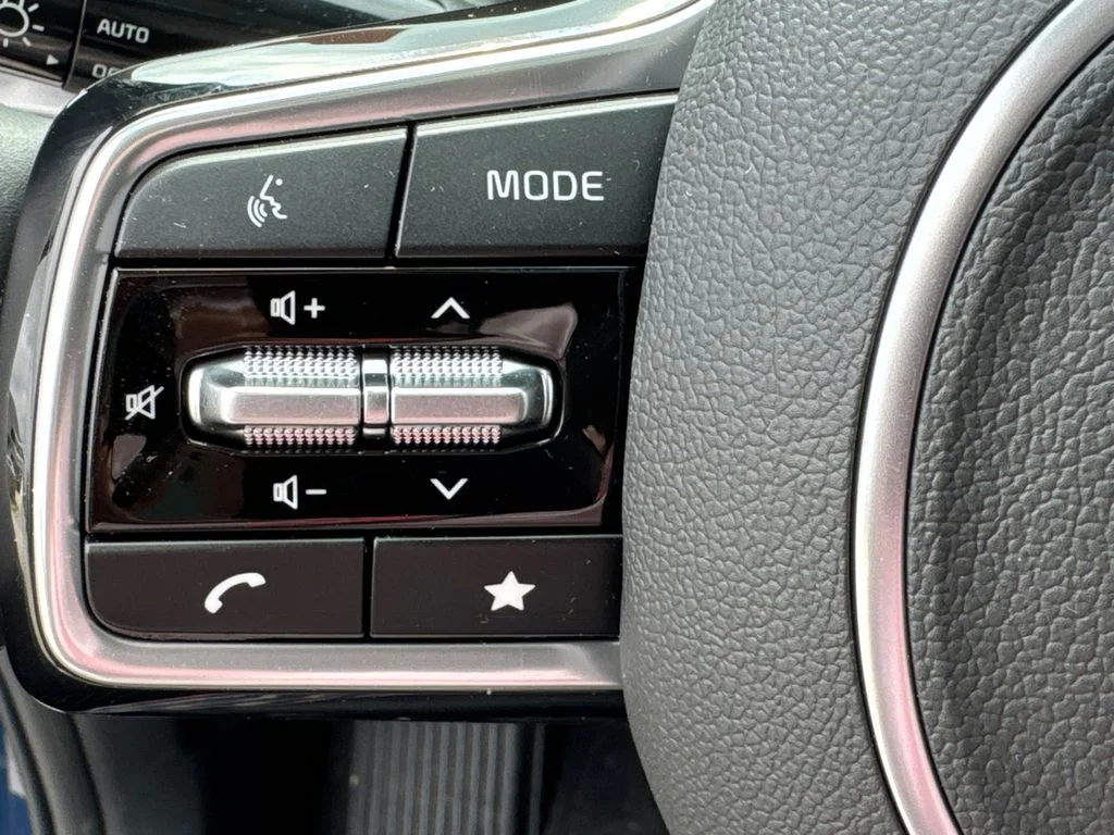 2025 Kia Sorento S - Photo 25