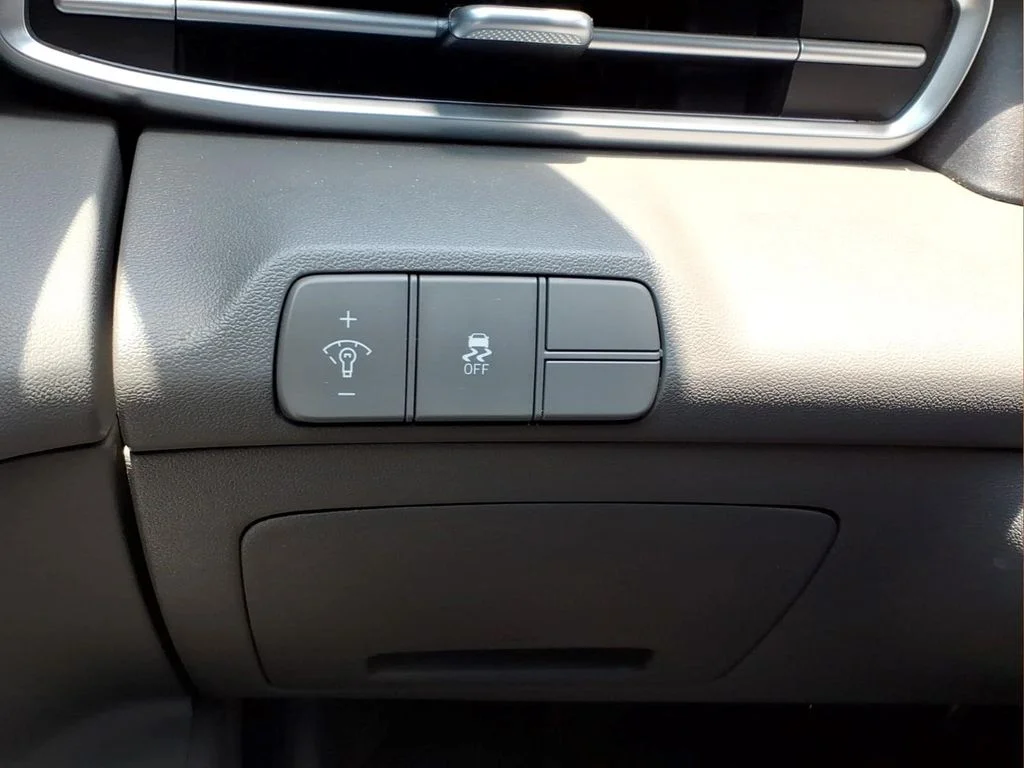 Used 2025 Black Hyundai SEL Convenience image 19