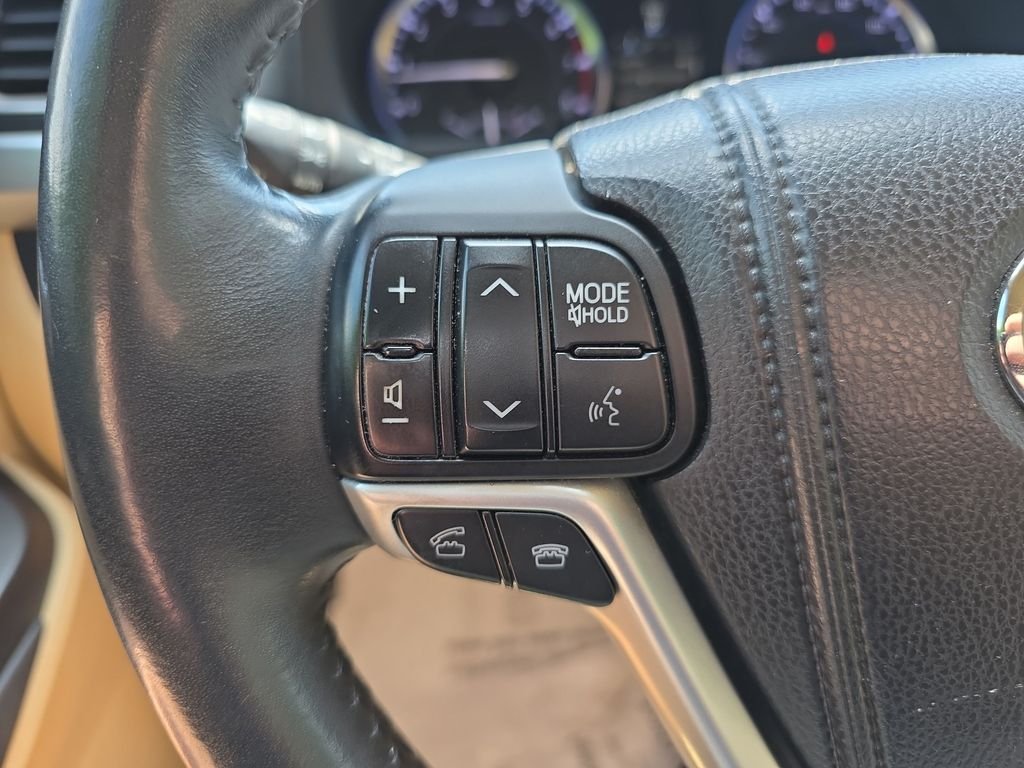Used 2015 Red Toyota XLE V6 image 24
