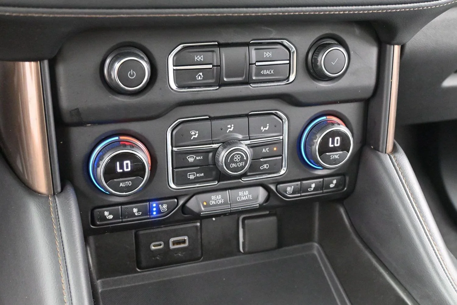 Used 2021 IRIDESCENT PEARL TRICOAT Chevrolet High Country image 20