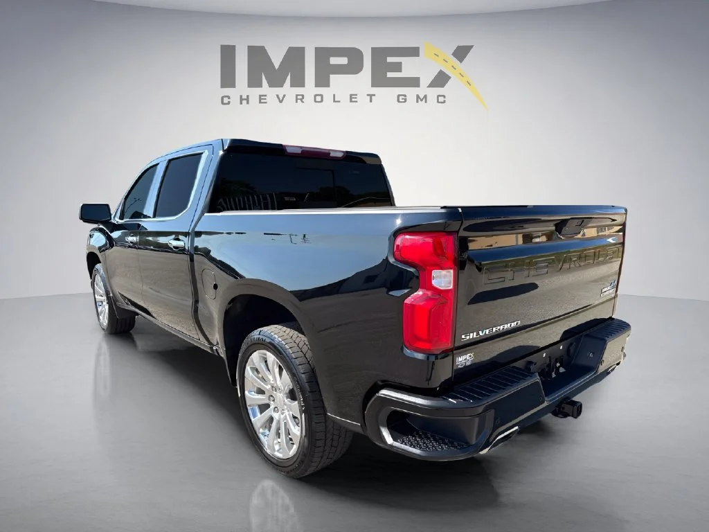 Used 2022 Black Chevrolet High Country image 3