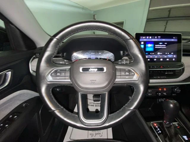 Used 2022 Gray Jeep Latitude Lux image 14