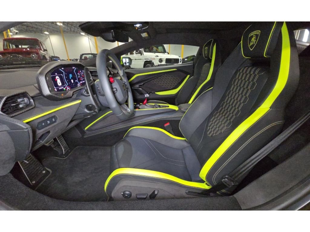 Used 2024 Verde Scandal Metallic Lamborghini Base image 3