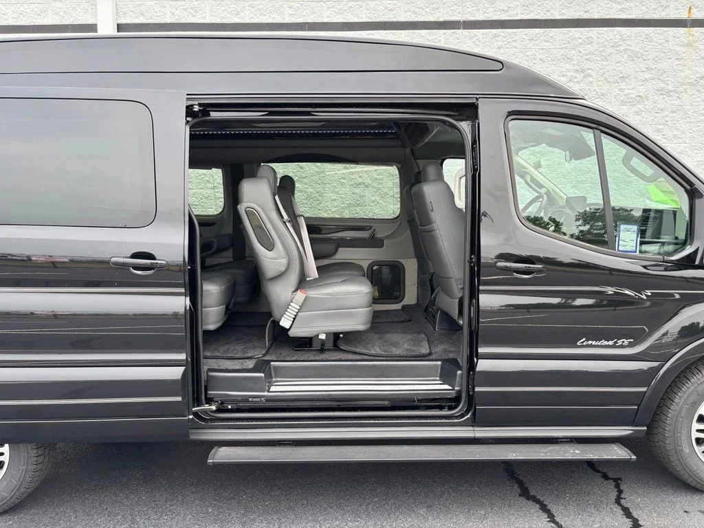 New 2026 Black Ford Explorer Limited SE image 7