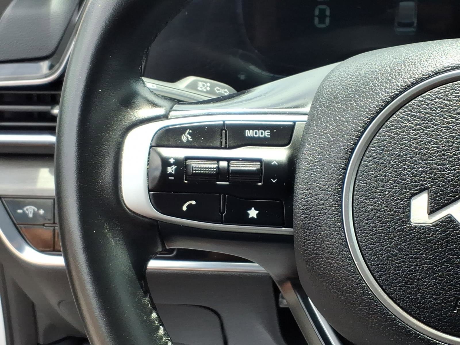 Used 2023 Glacial White Pearl Kia X-Line image 11