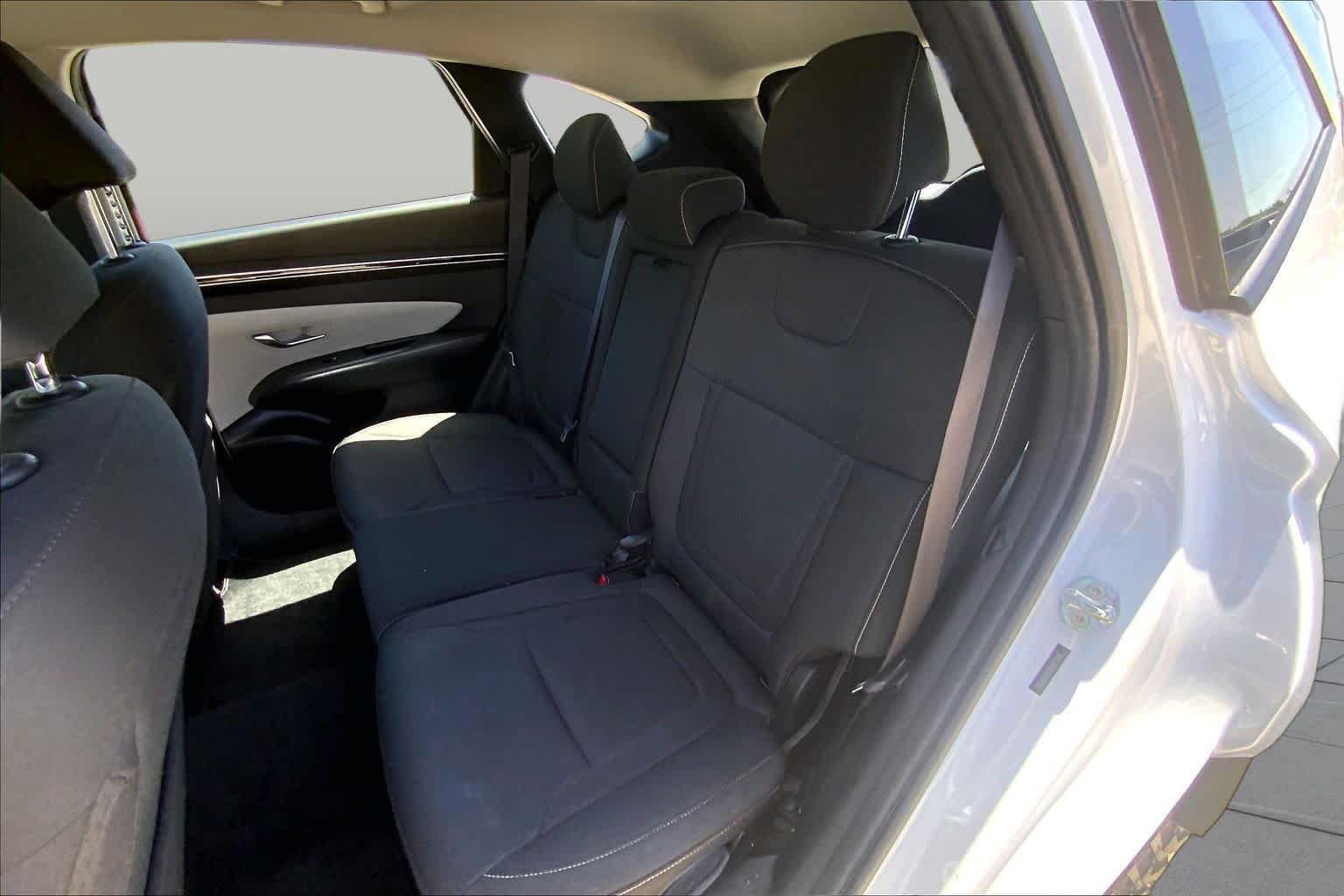 Used 2022 Quartz White Hyundai SE image 20
