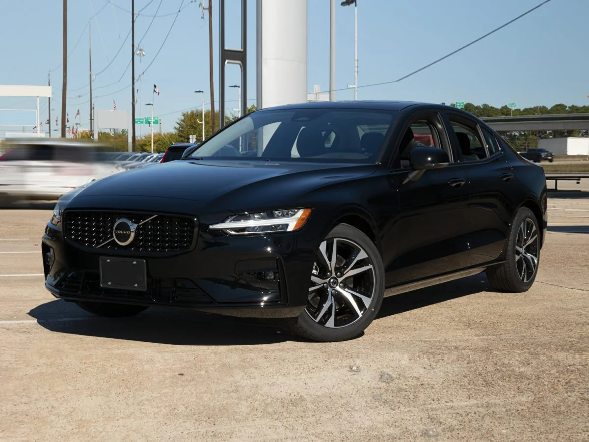 2024 Volvo S60 B5 Core Dark Theme's photo