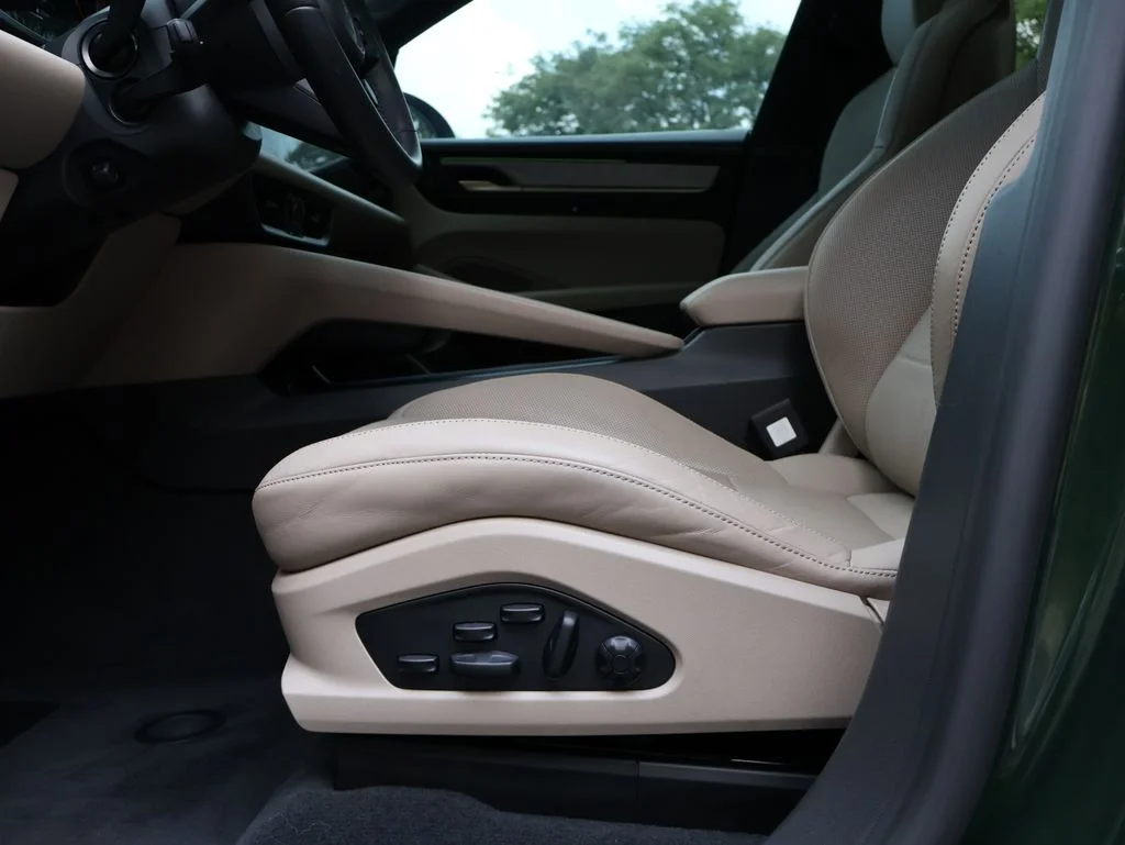 Used 2024 Oak Green Metallic Neo Porsche Turbo image 39