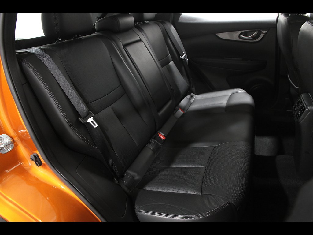 Used 2017 Monarch Orange Nissan SL image 19