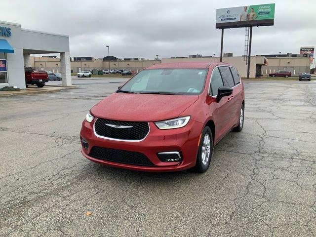 Used 2025 Red Chrysler Select image 2