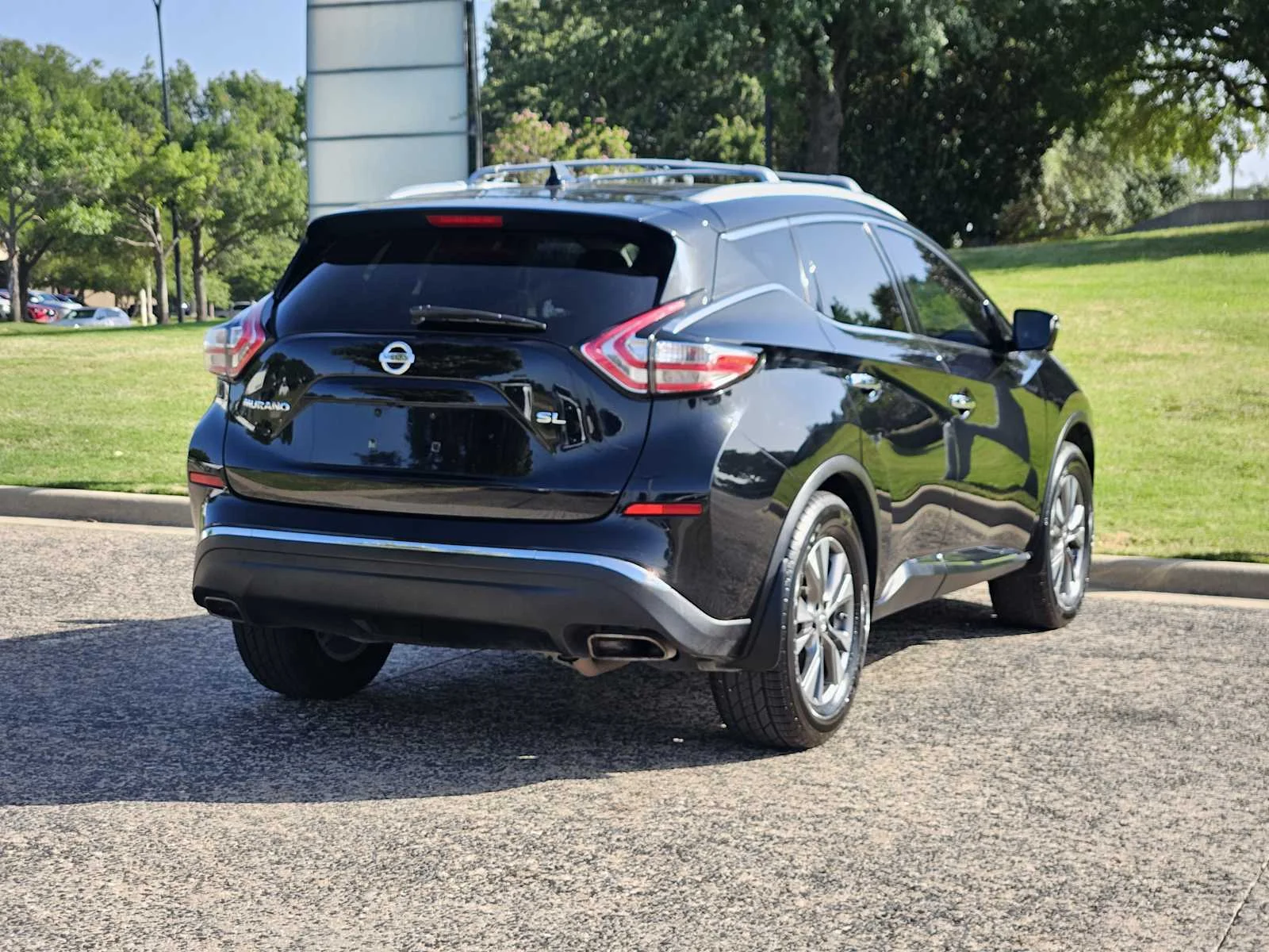 Used 2017 Magnetic Black Metallic Nissan SL image 4