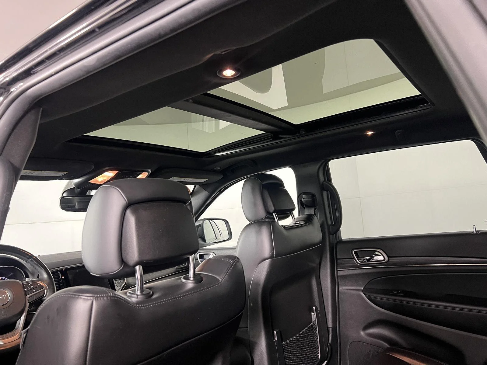 Used 2020 Diamond Black Crystal Pearlcoat Jeep Limited X image 23