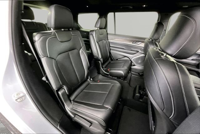 New 2026 Silver Zynith Exterior Paint Jeep Limited image 11