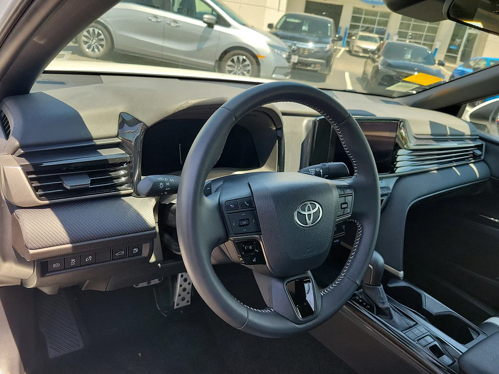 Used 2026 Ice Cap Toyota SE image 16