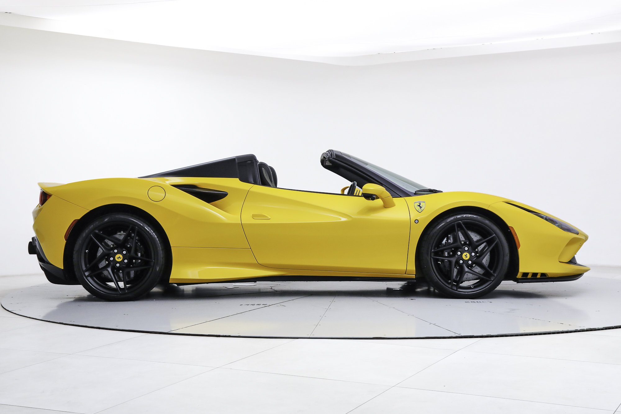 Used 2022 Yellow Ferrari  image 9