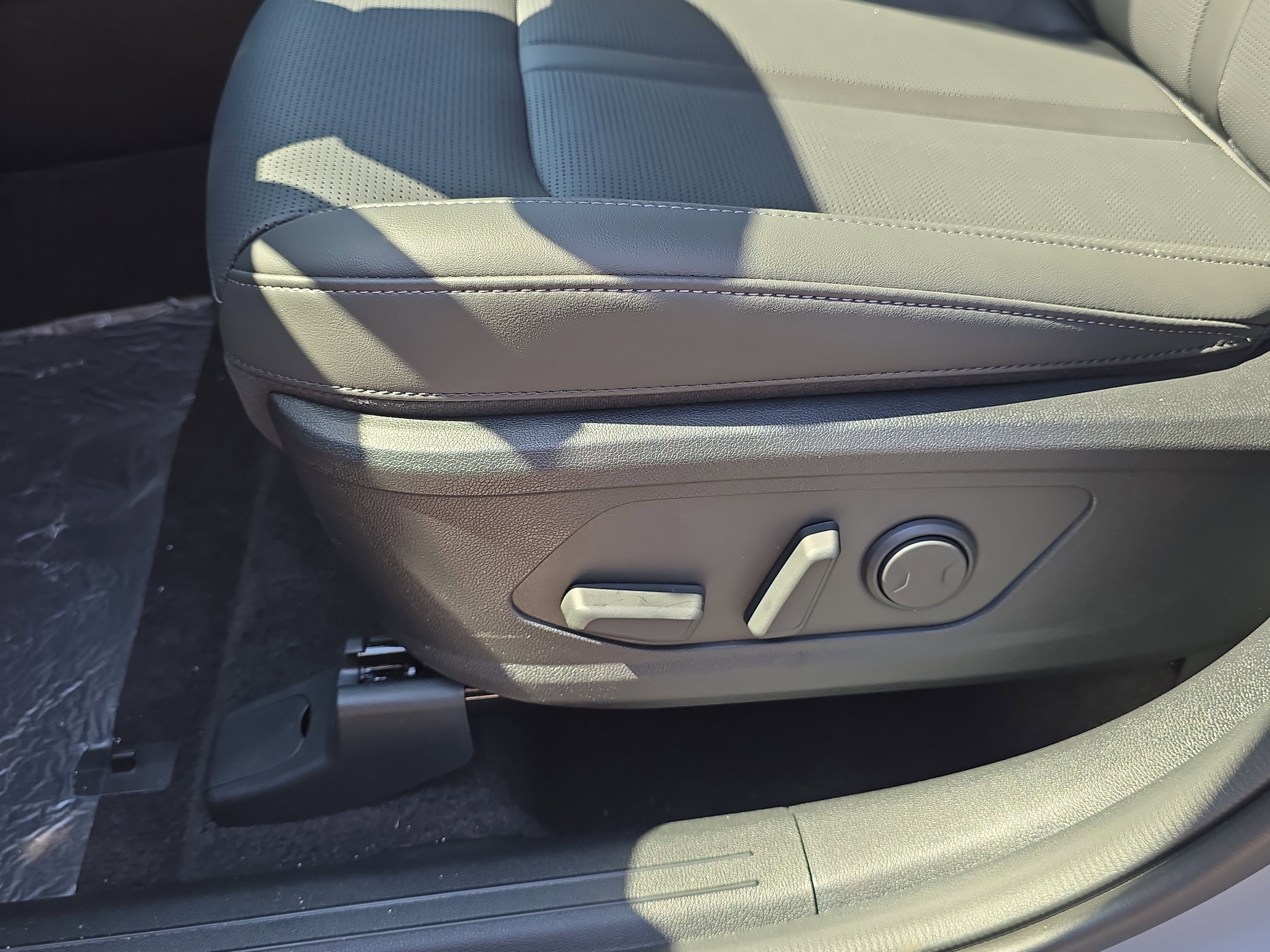 New 2026 Wolf Gray Kia S image 20