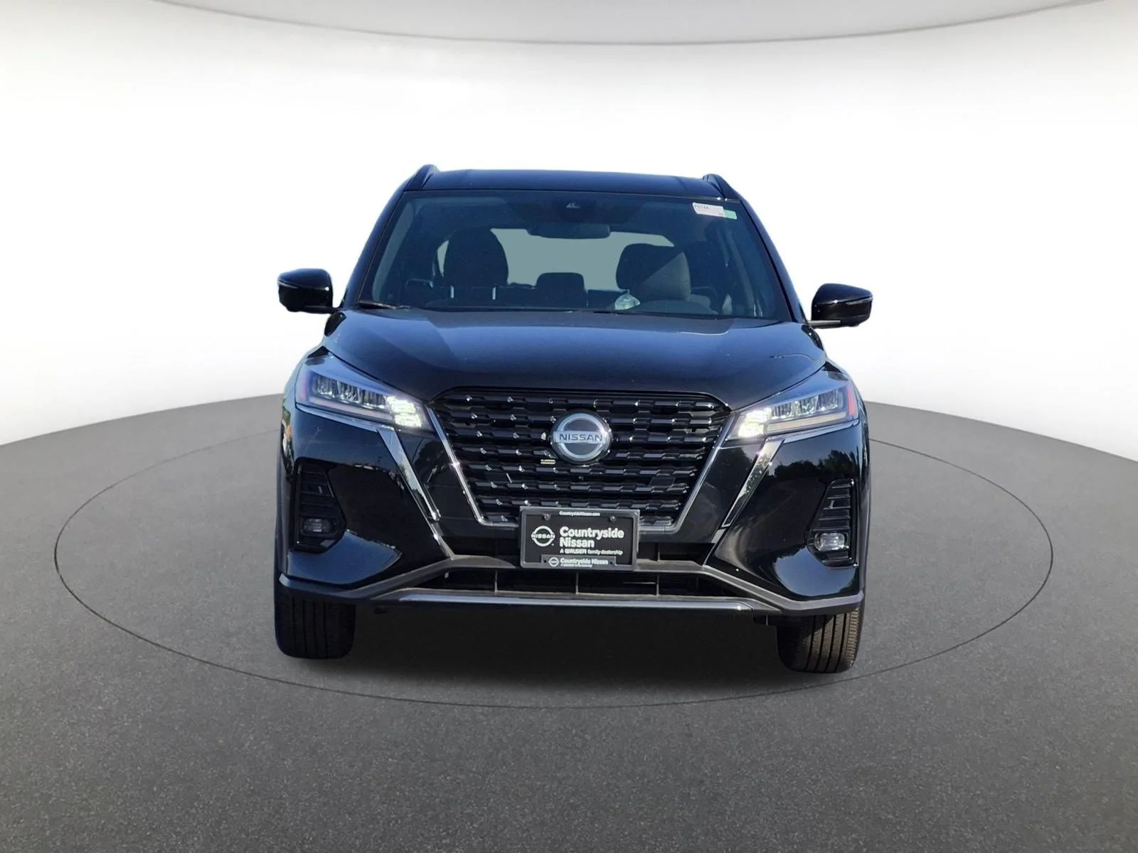 Used 2021 Super Black Nissan SR image 2