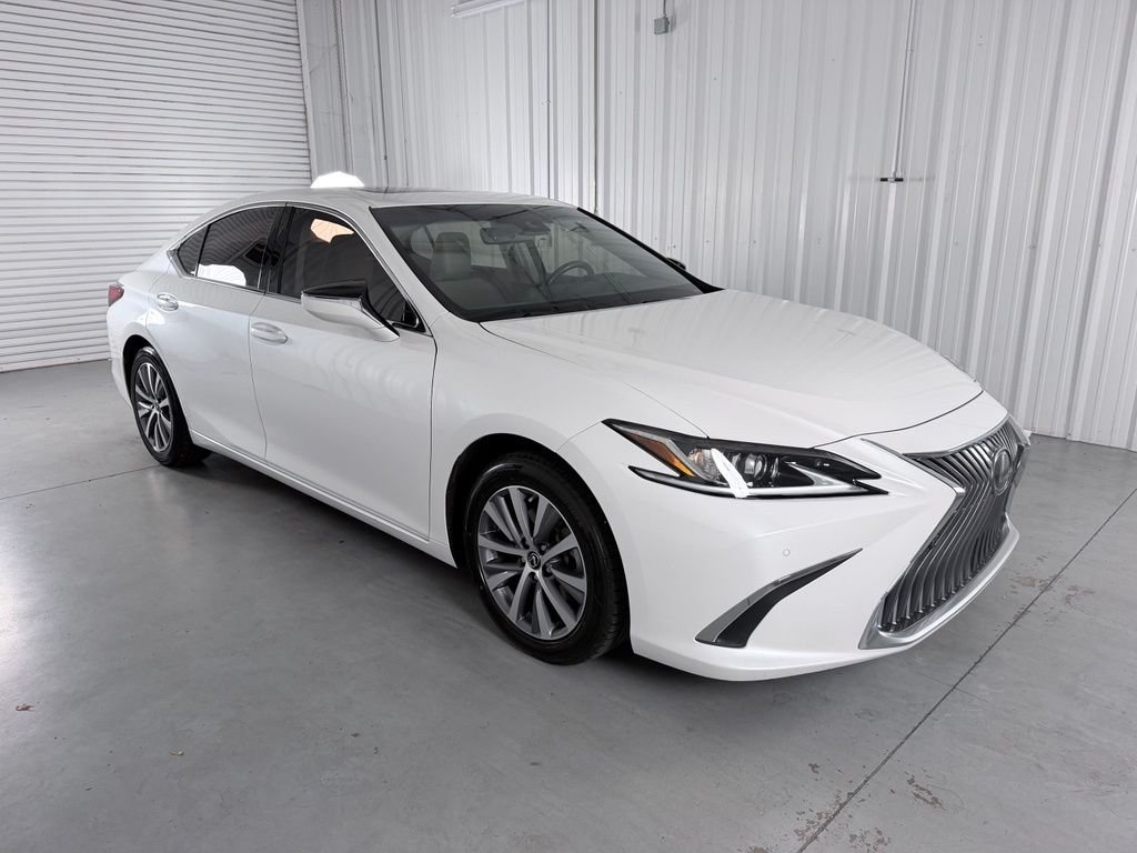 Used 2021 White Lexus 350 image 3