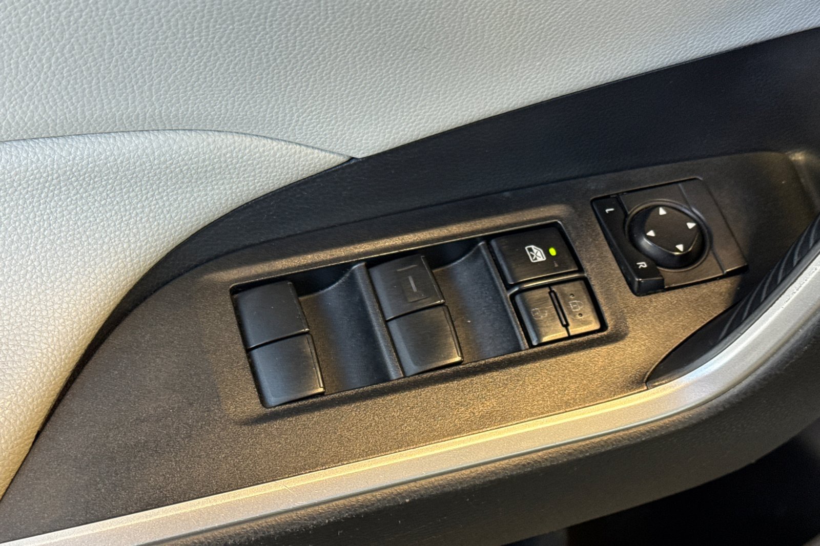 Certified Used 2019 White Toyota XLE image 15