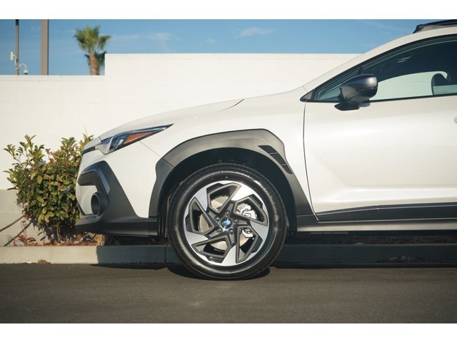 New 2026 CRYSTAL WHITE PEARL Subaru Limited image 2