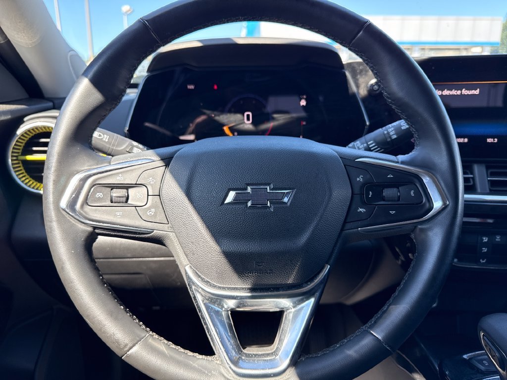 Used 2025 Green Chevrolet ACTIV image 11