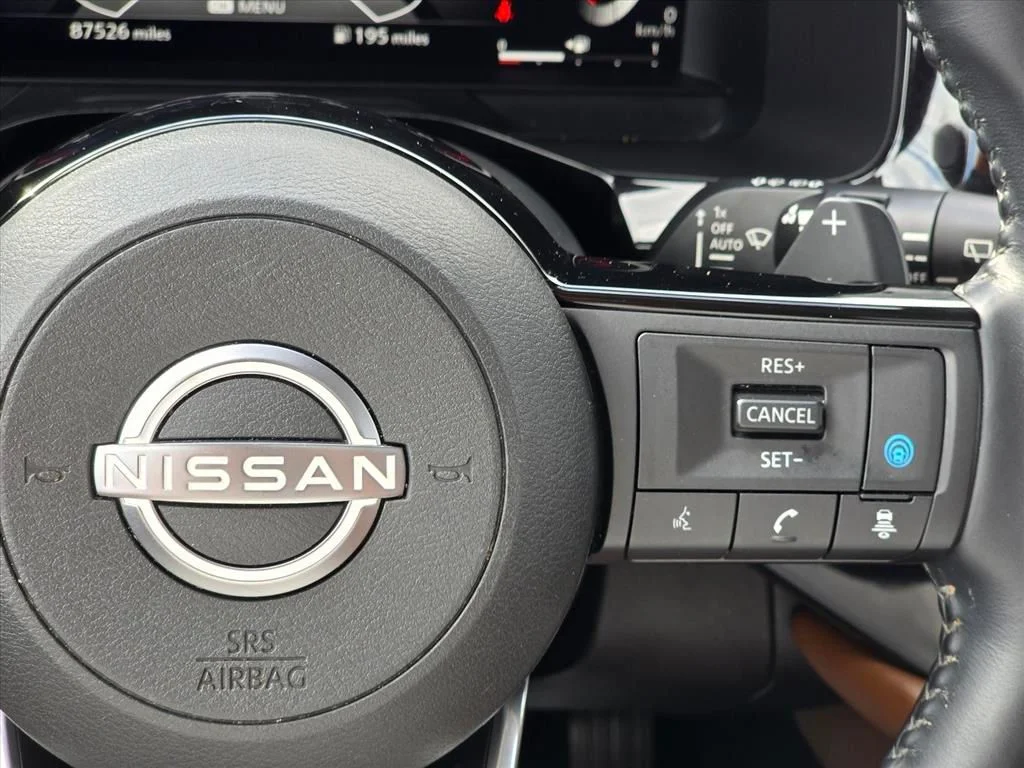 Used 2022 White Nissan Platinum image 18