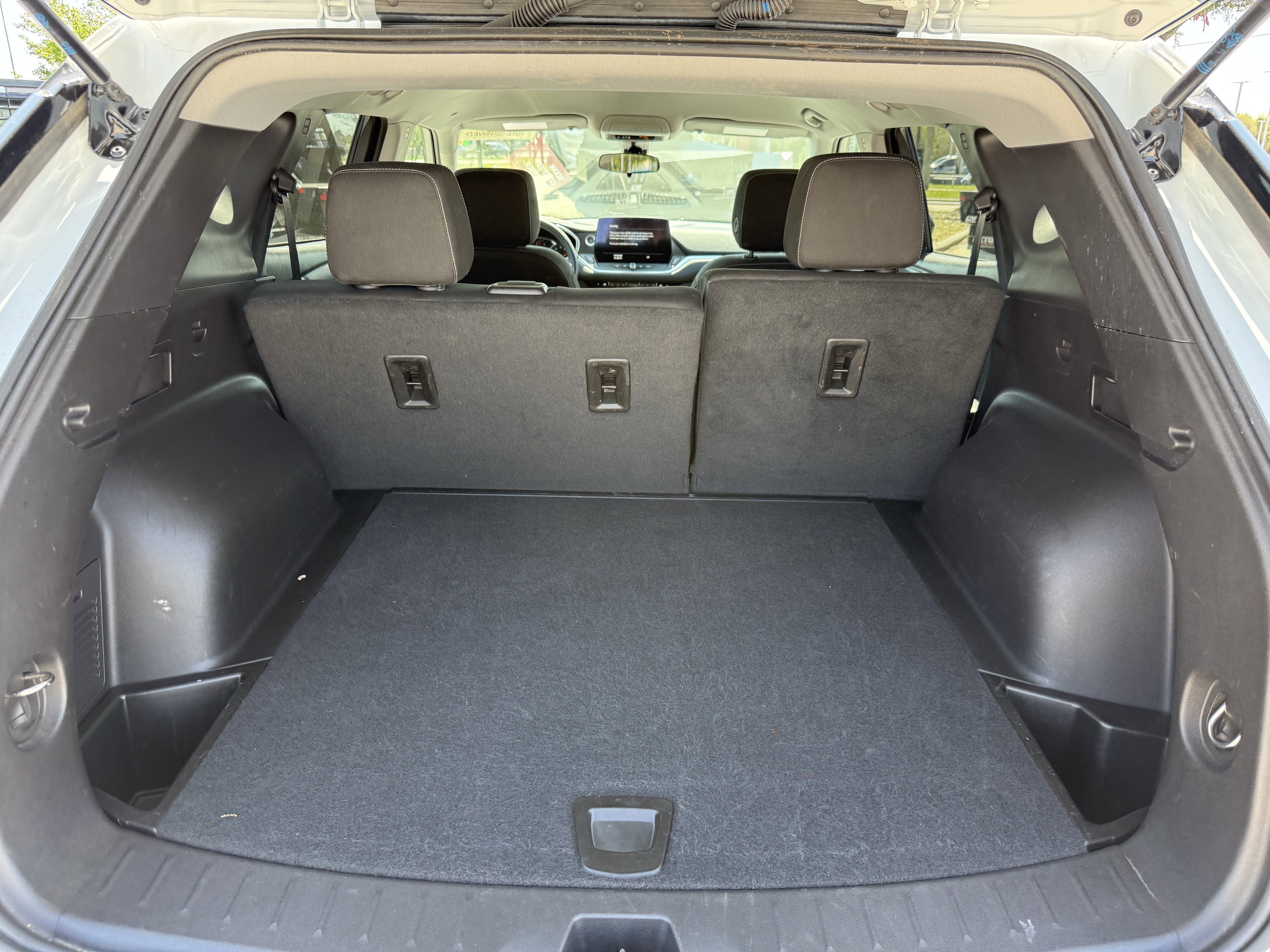 Used 2025 Summit White Chevrolet LT image 30