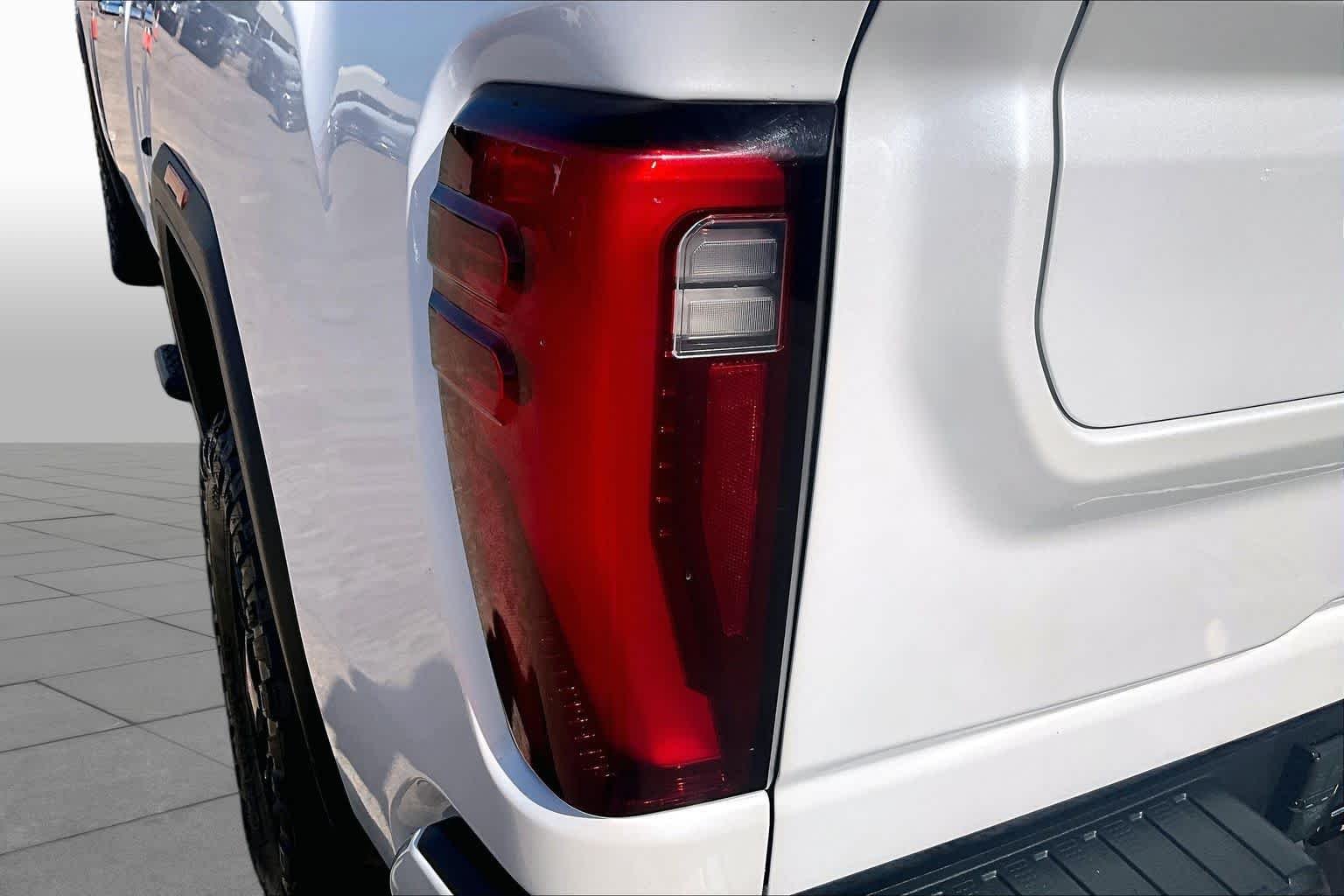Used 2024 White Frost Tricoat GMC Denali Ultimate image 29